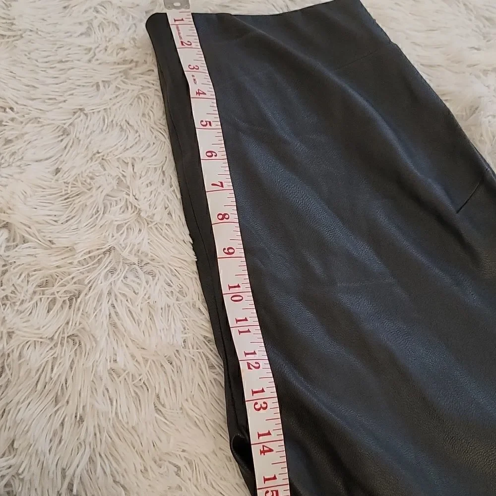 ⏳️Zara Black Faux Leather Side Zipper Ankle zipper Pants Size Large